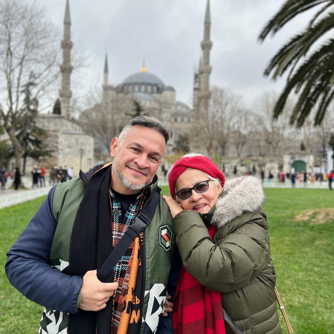 Эктор Хименес-Браво показывает маме Стамбул. Фото: Instagram.com/hectorjimenezbravo/
