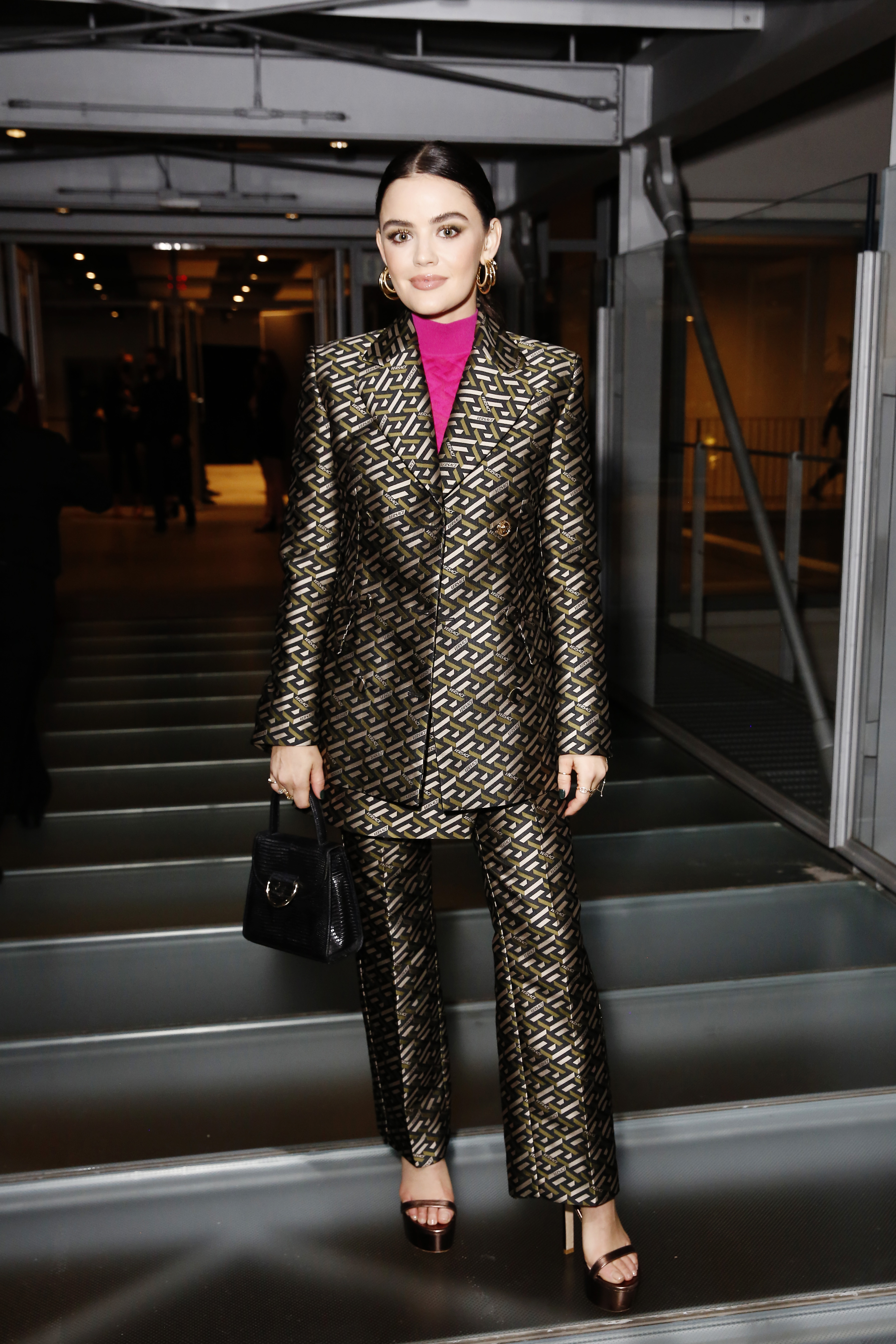  Люси Хейл в Versace. Фото: Getty Images
