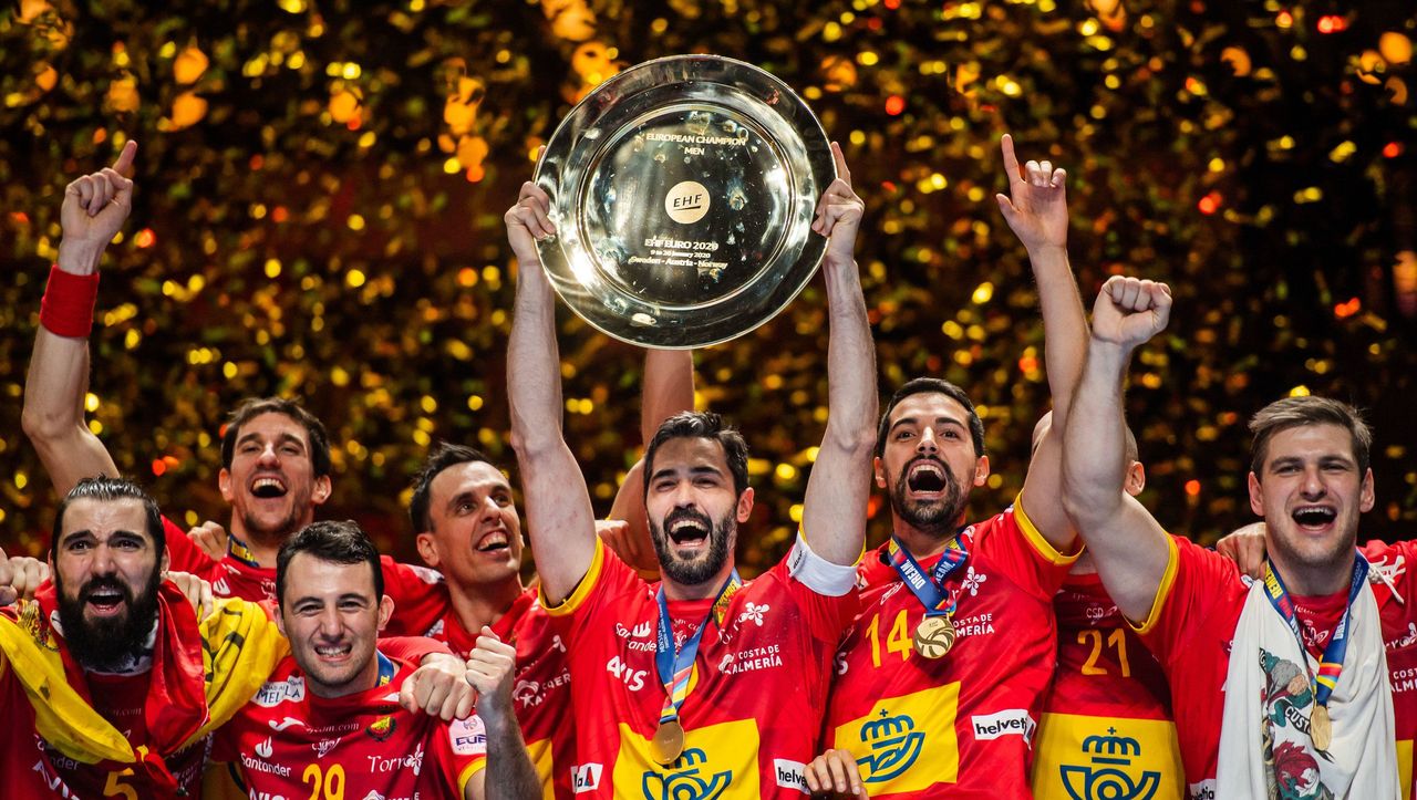 Действующими чемпионами Европы являются испанцы, победившие в финале Евро-2020 сборную Хорватии. Фото: EHF