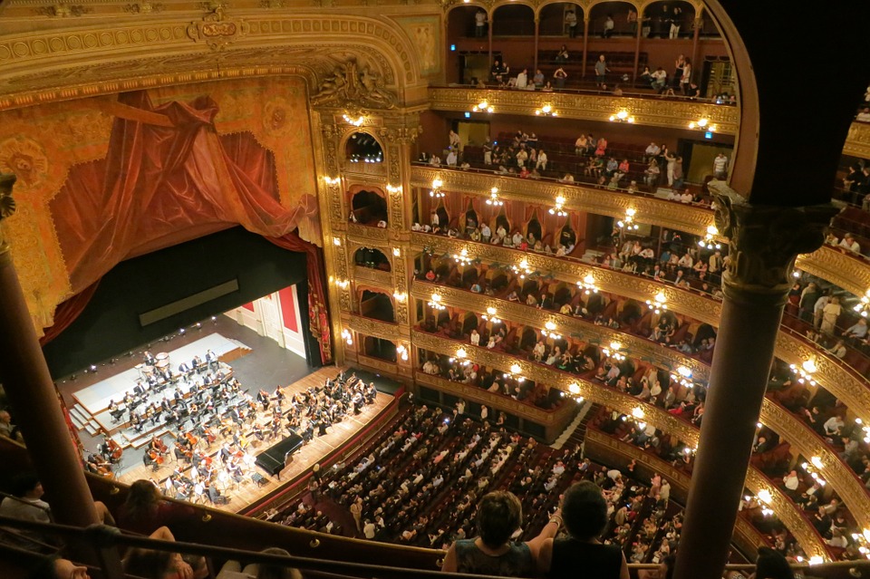 Посетить театр или концерт. Фото: изображение TravelCoffeeBook / 55 images с сайта pixabay.com
