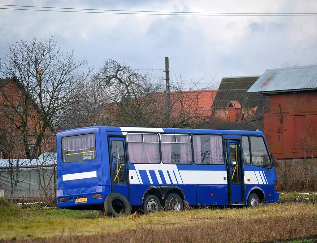 Унікальний автобус і зараз на ходу, але їздити на ньому нема кому. Фото: fotobus.msk.ru/vehicle/1806604/
