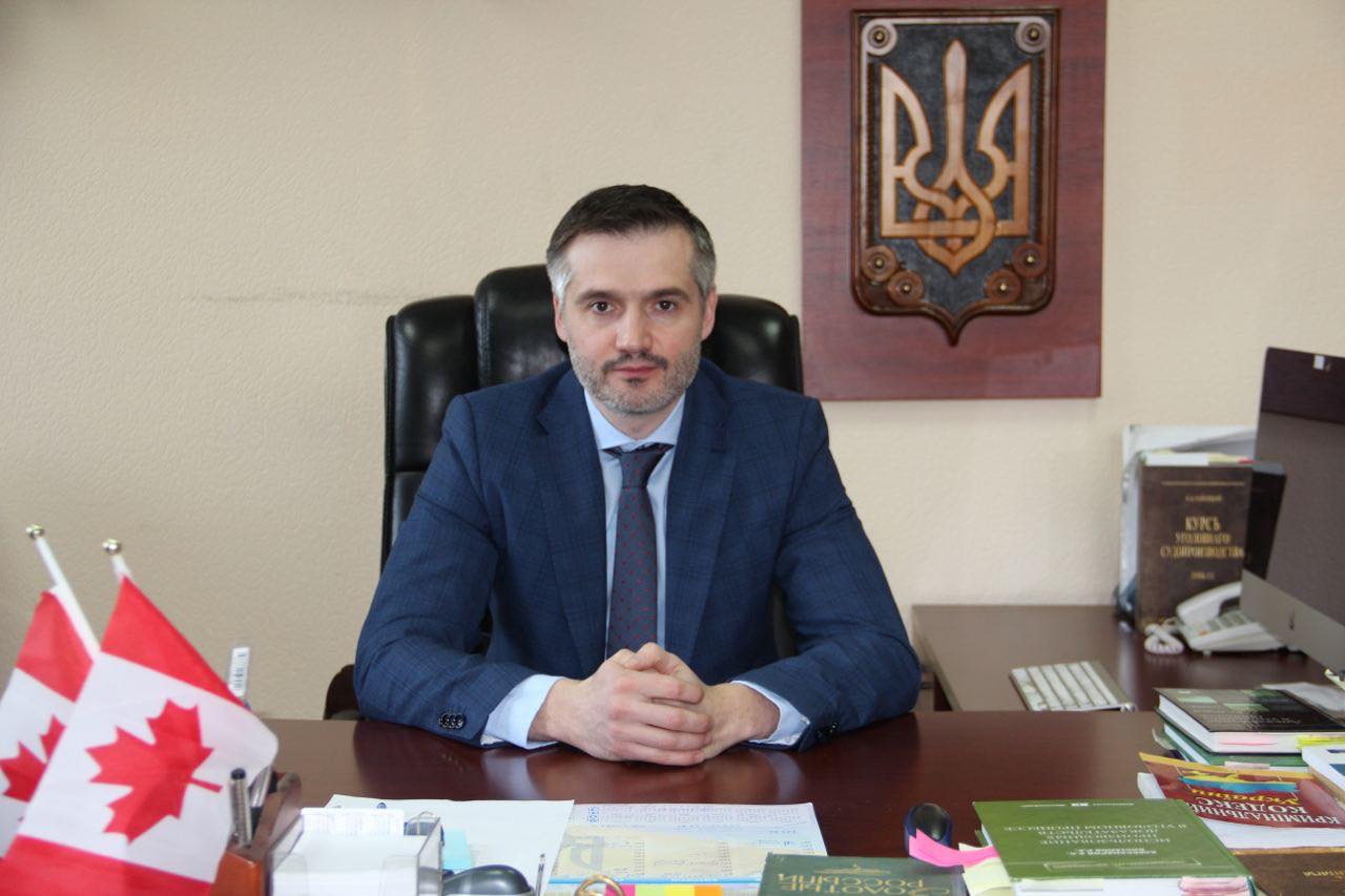 Олександр Гарський працює суддею з 2005 року і хоче у майбутньому спробувати себе у ролі письменника. Фото: yaizakon.com.ua