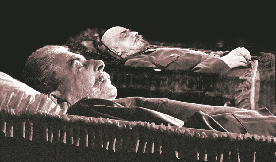 Восемь с половиной лет Сталин и Ленин лежали в Мавзолее рядом.