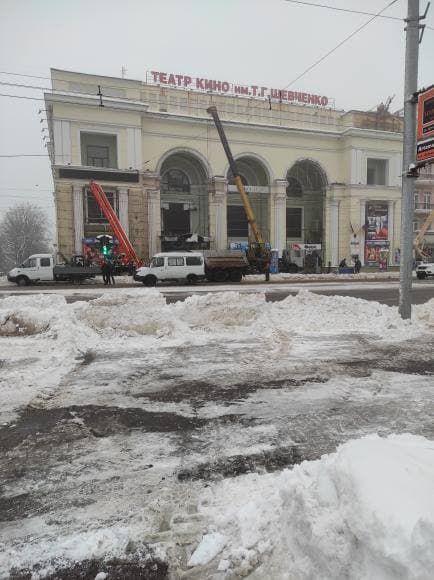 Центр завалило снегом, но коммунальные службы, как обычно, к этому оказались не готовы. Фото: Дина Вишневски