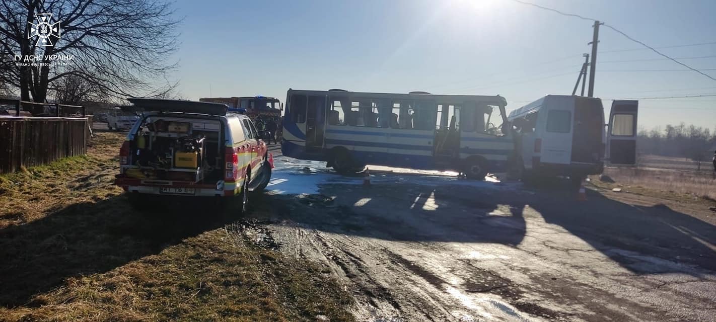 На Прикарпатье произошло смертельное ДТП с двумя автобусами. Фото: facebook.com/dsns.if
