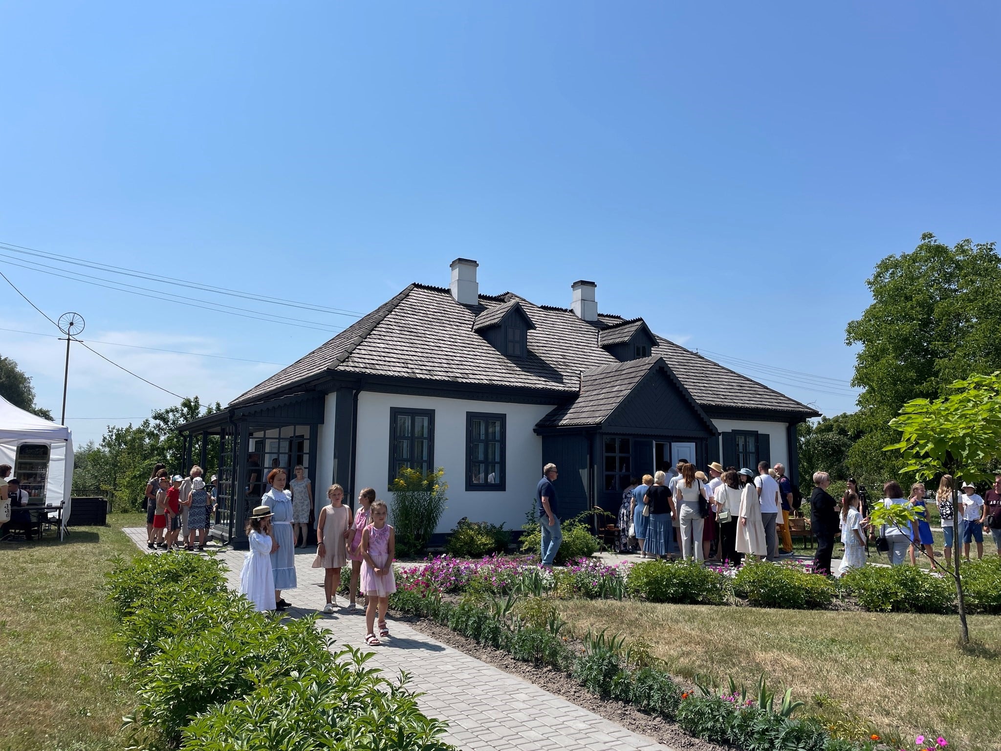 Директор музею Лесі Українки: Відкрилися вперше з початку війни, але  відвідувачі вже є - Новини на KP.UA