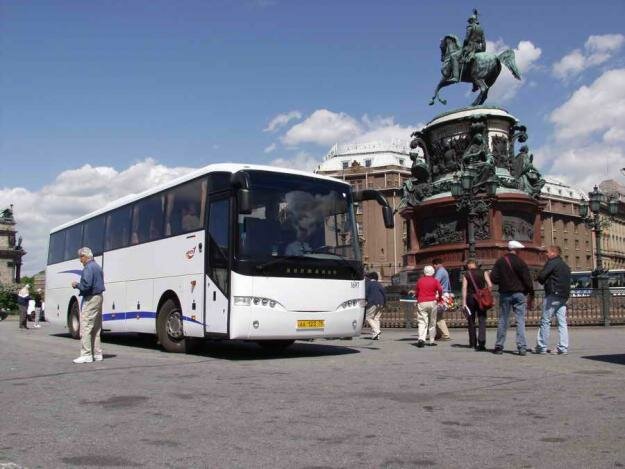 Автобусні тури – чудова альтернатива пересадкам у закордонному аеропорту. Фото: tourbaza.com