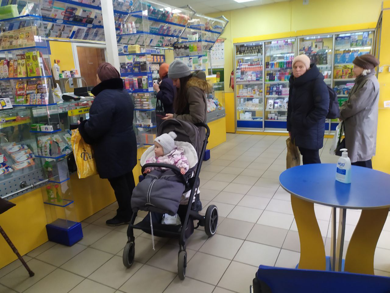 Аптека АНЦ, 31 березня, 11-та година ранку. Покупців ще небагато. Фото: kp.ua