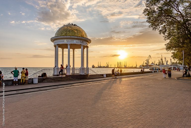 Набережна Бердянська, один із символів узбережжя. Фото: azov.zp.ua/berdyansk/