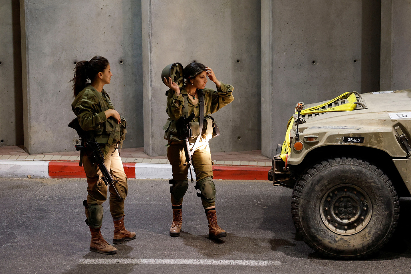 Даже в мирное время воинскую службу в Израиле должны проходить и женщины. Фото: REUTERS