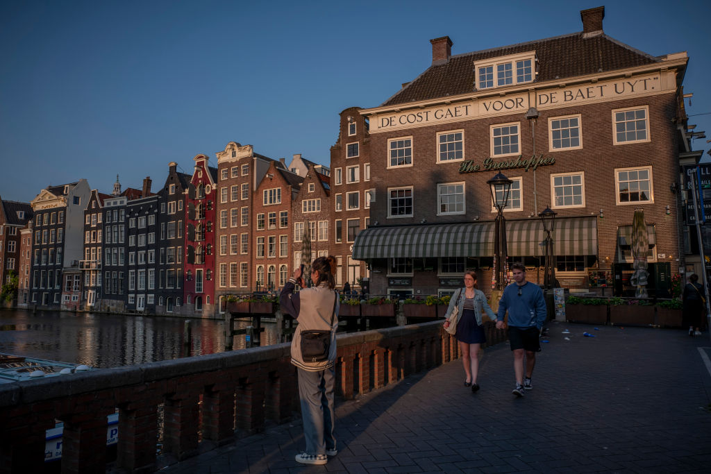 В центрі Амстердама красиво, але дуже незручно і дорого. Фото: Anthony Devlin/Getty Images
