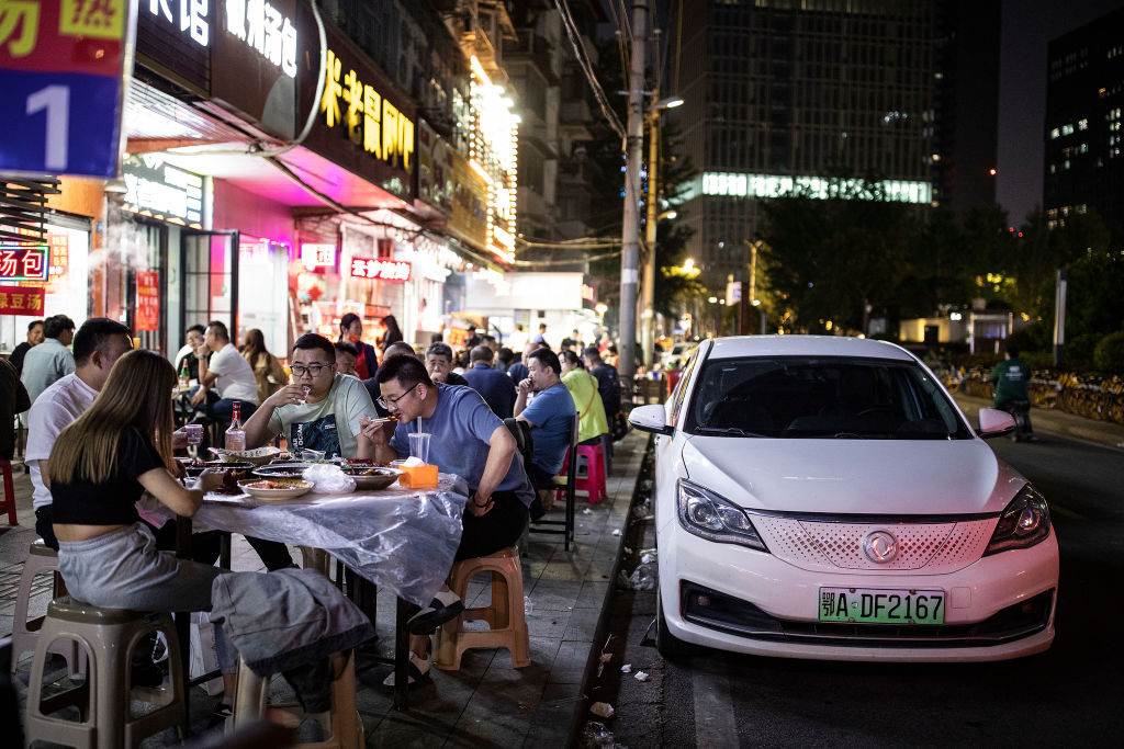 Громадське харчування у Китаї велике випробування для нервів. Фото: Photo by Getty Images