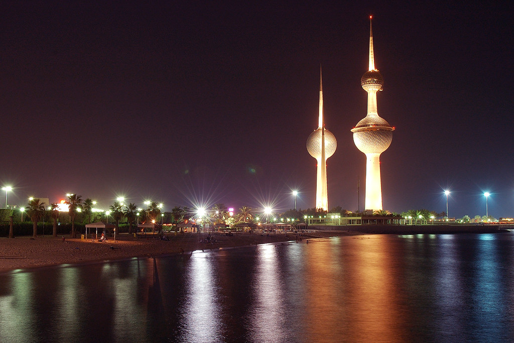 Нафта в Кувейті - можливість не тільки платити великі зарплати, а й відноситись до іноземців із зневагою. Фото: - flickr.com/photos/cajie