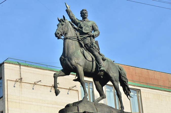 Еще студентом Леонид Кравчук стал моделью для памятника Щорсу. Фото: Оскар Янсонс