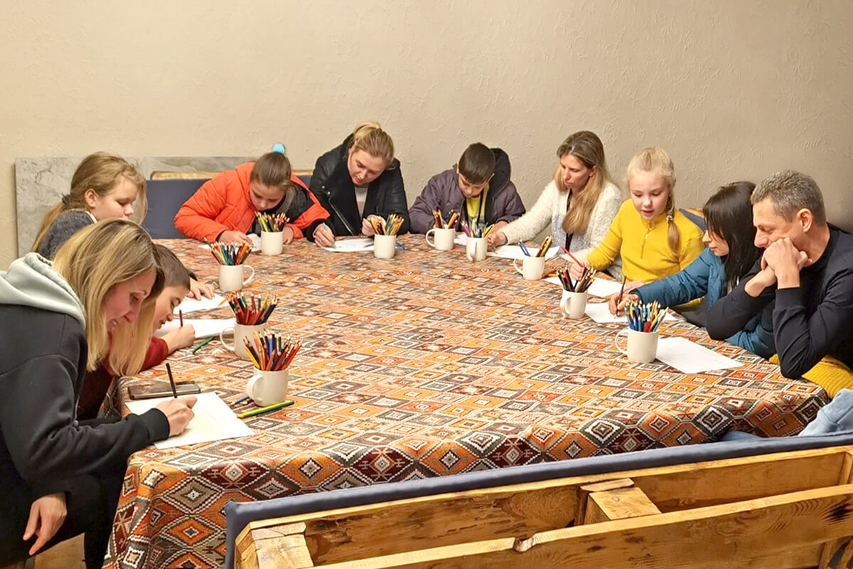 Факт. 2,5 тысячи украинских детей получат гуманитарную и психологическую помощь от маркетплейса АЛЛО и БФ «Голоса детей»  фото 1