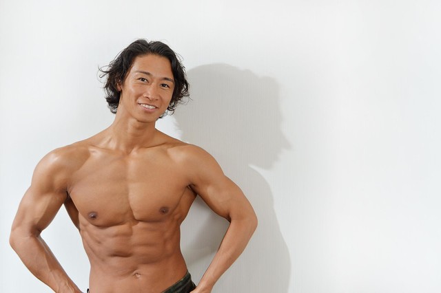 Відомий японський лікар Такума Маеда і сам активно шліфує свої м’язи. Фото: news.livedoor.com/ 