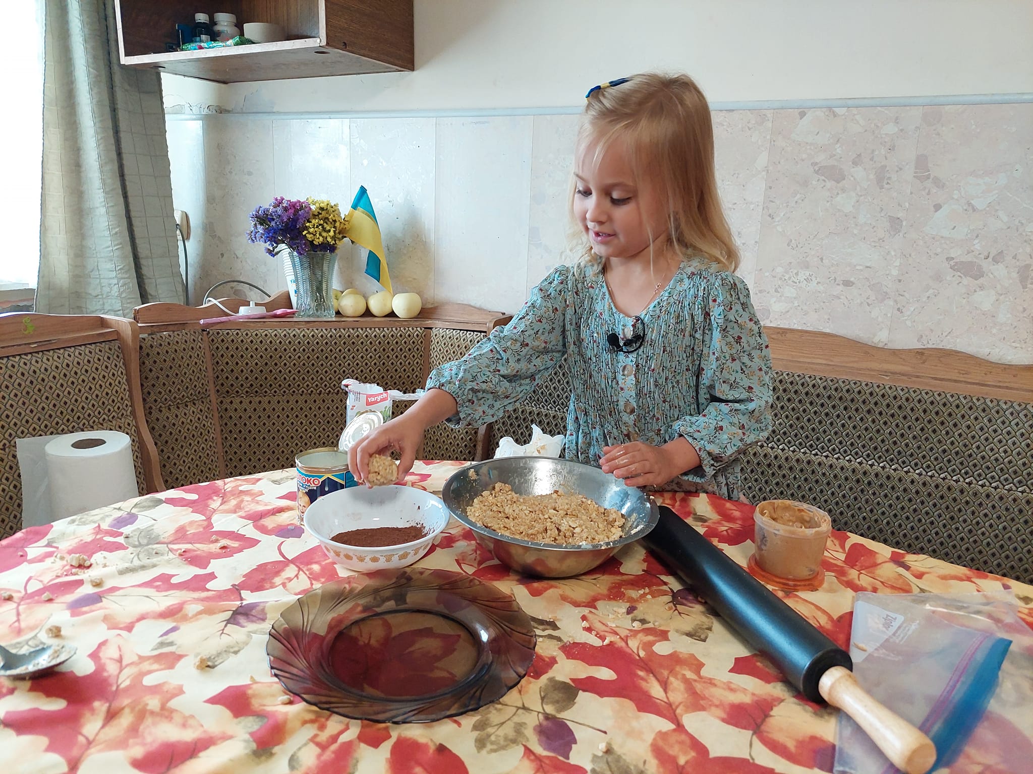 Єва Грущинська – майбутній робототехнік, а поки що пече кекси. Фото: suspilne.media