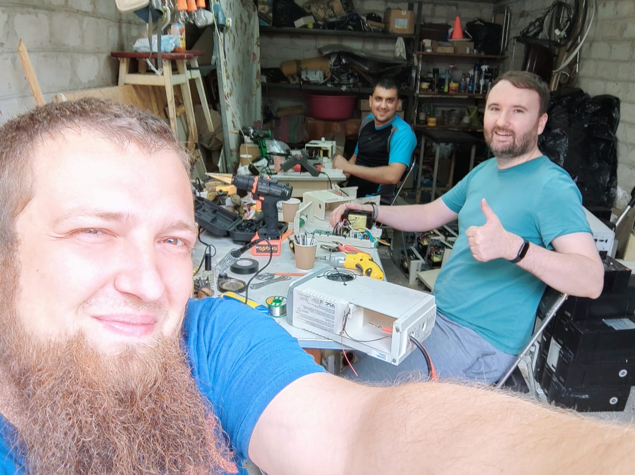Пока в мастерской работает три человека (слева направо) Игорь Ревнюк, Олег Киршнер, Дмитрий Сандуленко. Фото: https://www.facebook.com/groups/1103220730617499
