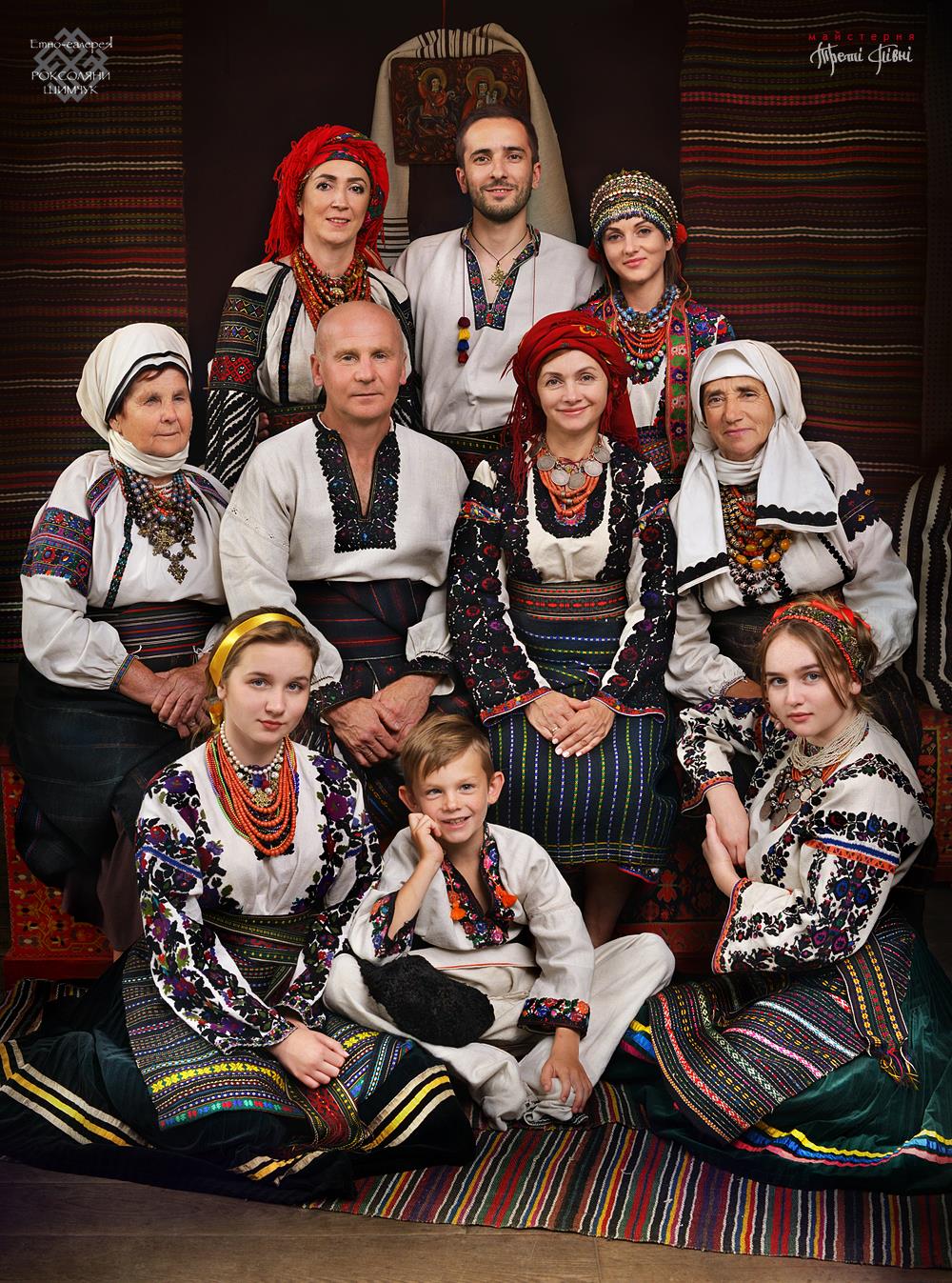 В коллекции Роксоляны Шимчук – несколько тысяч уникальных украинских вышиванок. Фото: facebook.com/Роксоляная Шимчук