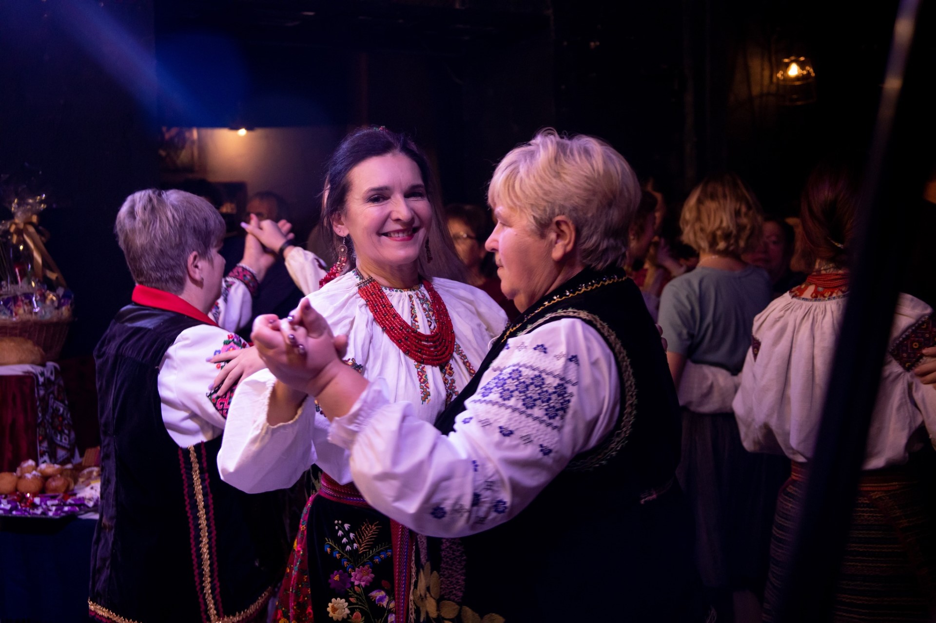 Участники танцевального вечера веселятся, как наши предки лет 100 назад. Фото: ФБ ДРИГ
