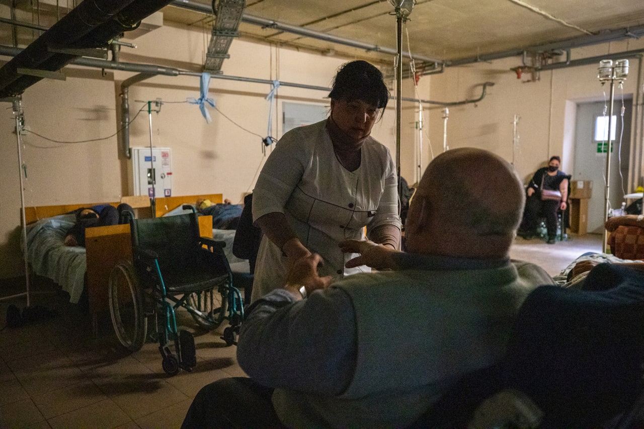 В укрытиях при больницах можно не только переждать воздушную тревогу, но и лечить. Фото: КМДА, Олексій Самсонов