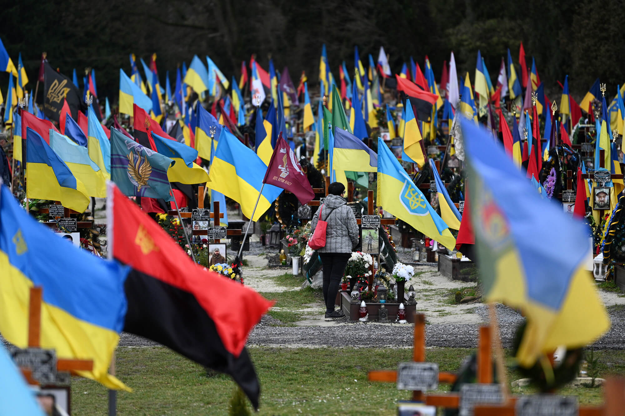 В это воскресенье впервые вся Украина на минуту остановится, чтобы молчанием почтить подвиг погибших, защищая наше государство. Фото: reporters.media