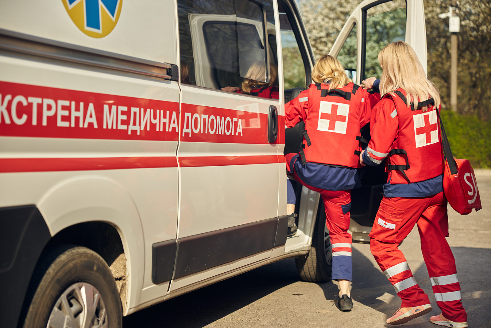 Львівський оборонний кластер планує виготовити і передати українським медикам 3 тисячі спеціалізованих бронежилетів фото 2