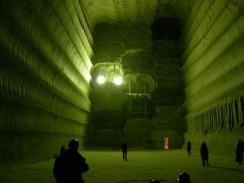 Та сама підземна зала, де й повітряні кулі літали і симфонічний оркестр виступав. Фото: stejka.com