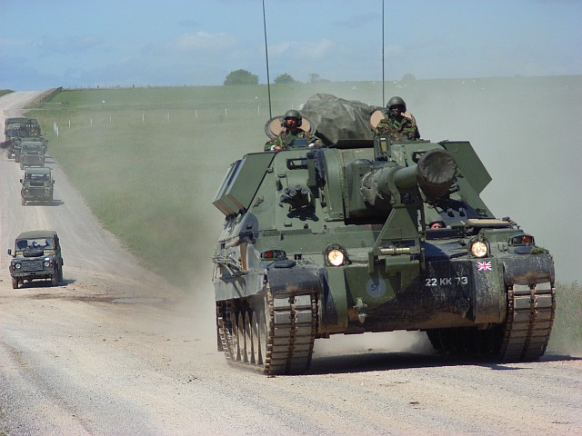 AS-90 - британская самоходная артиллерийская установка (САУ) класса самоходных гаубиц. Фото: Andrew Smith//commons.wikimedia.org