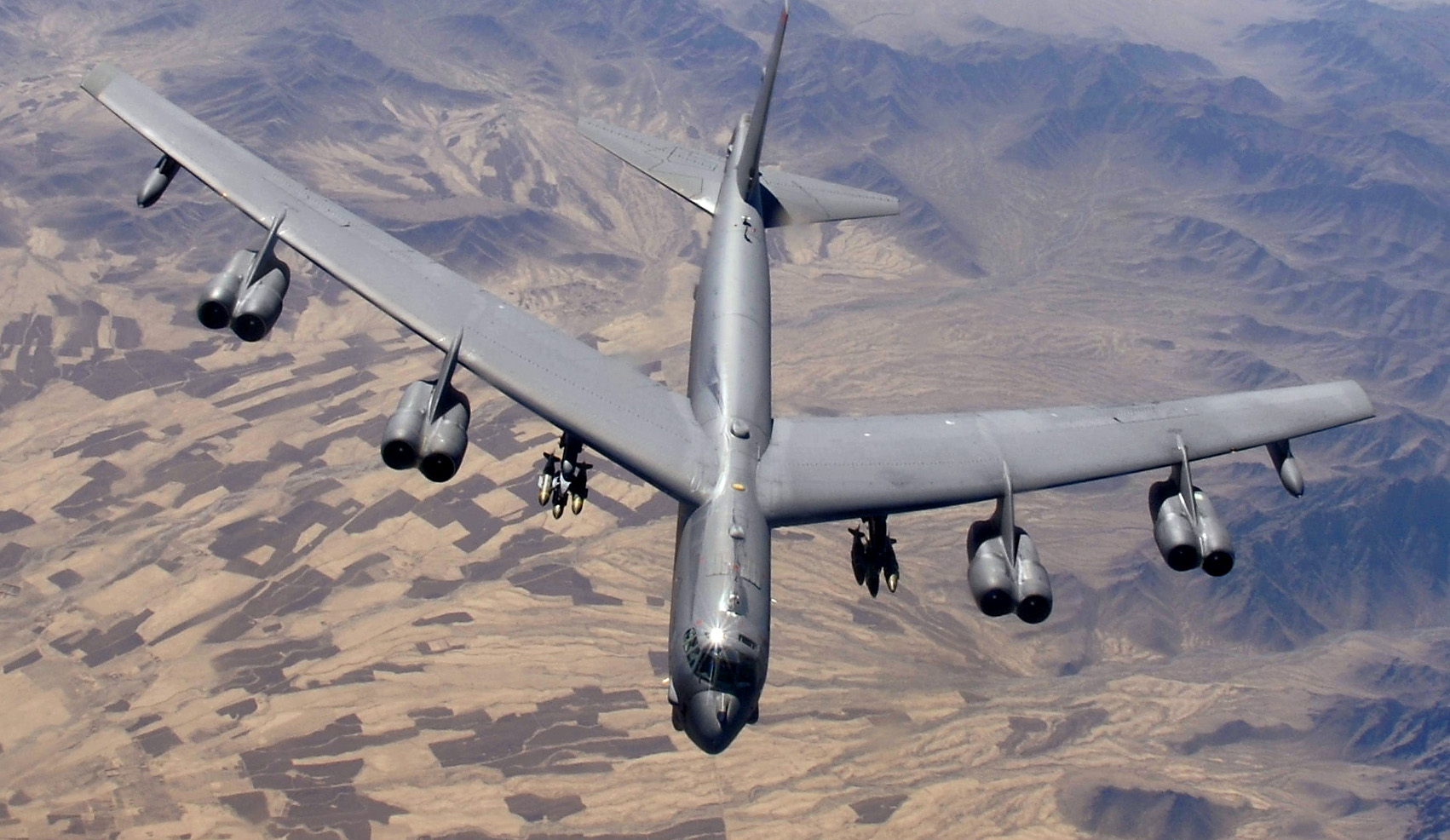 Boeing B-52 Stratofortress: https://commons.wikimedia.org