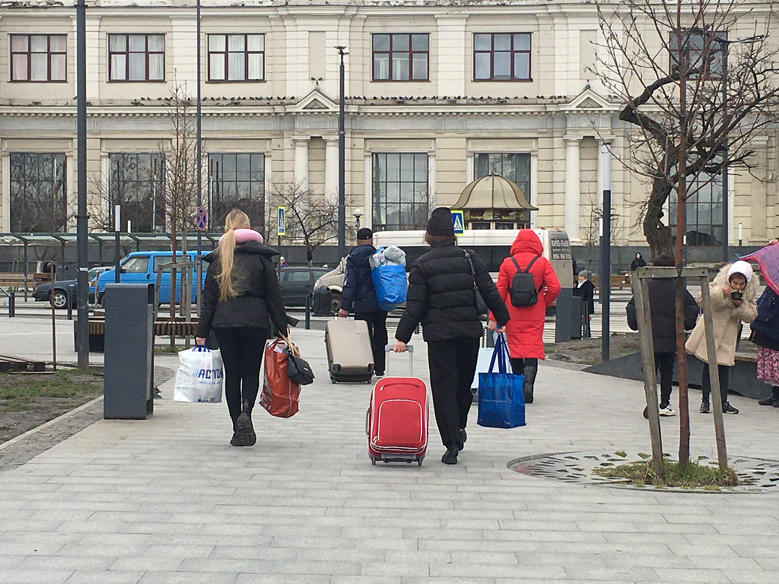 До Львова досі їдуть люди із областей, де тривають бої. Фото: Мирослава Бзікадзе