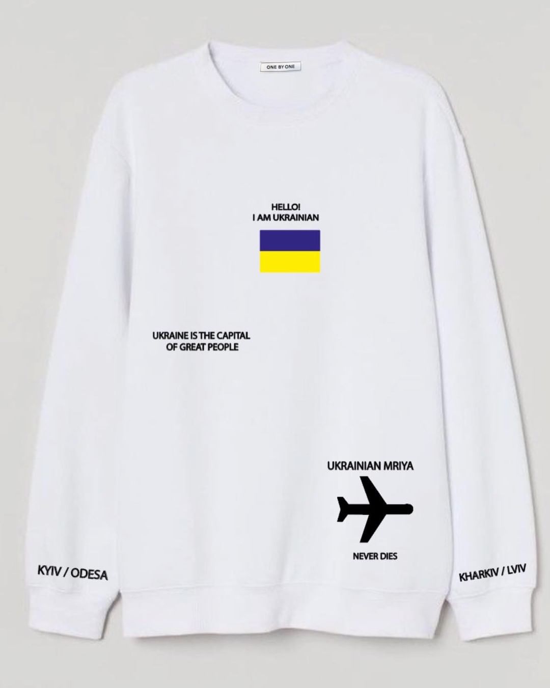 Світшот із колекції UKRAINE IS бренду One by One. Фото: Instagram.com/onebyoneua/