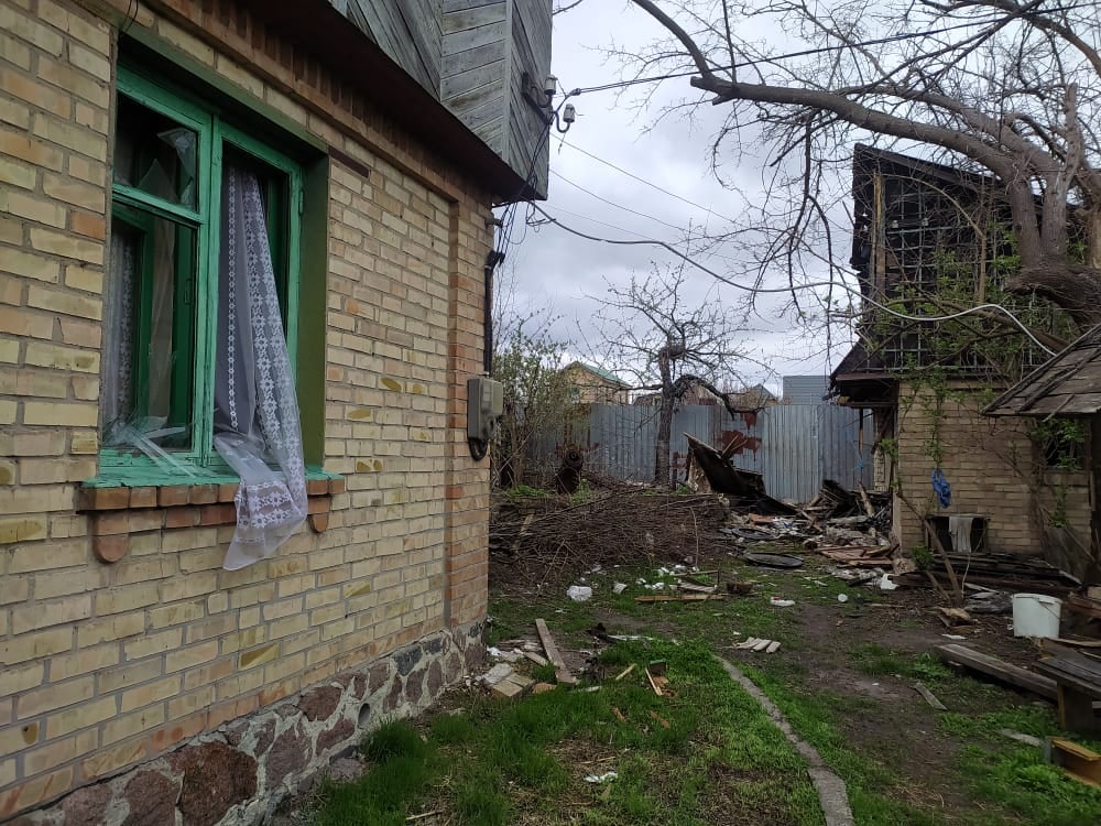 Любовно збудований чоловіком будинок Любові Панченко було зруйновано російською ракетою. Фото: umoloda.kyiv.ua/ 