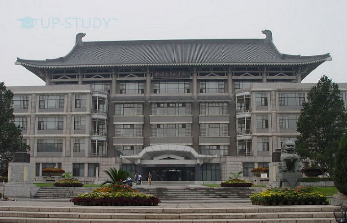 Щодо недороге навчання можна отримати в Пекінському університеті. Фото: up-study.ua