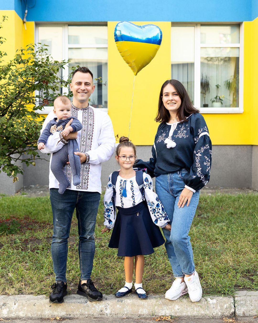 Маша Собко з чоловіком Артемом, дочкою Маленою та сином Матвієм. Фото: Instagram.com/maria___sobko/