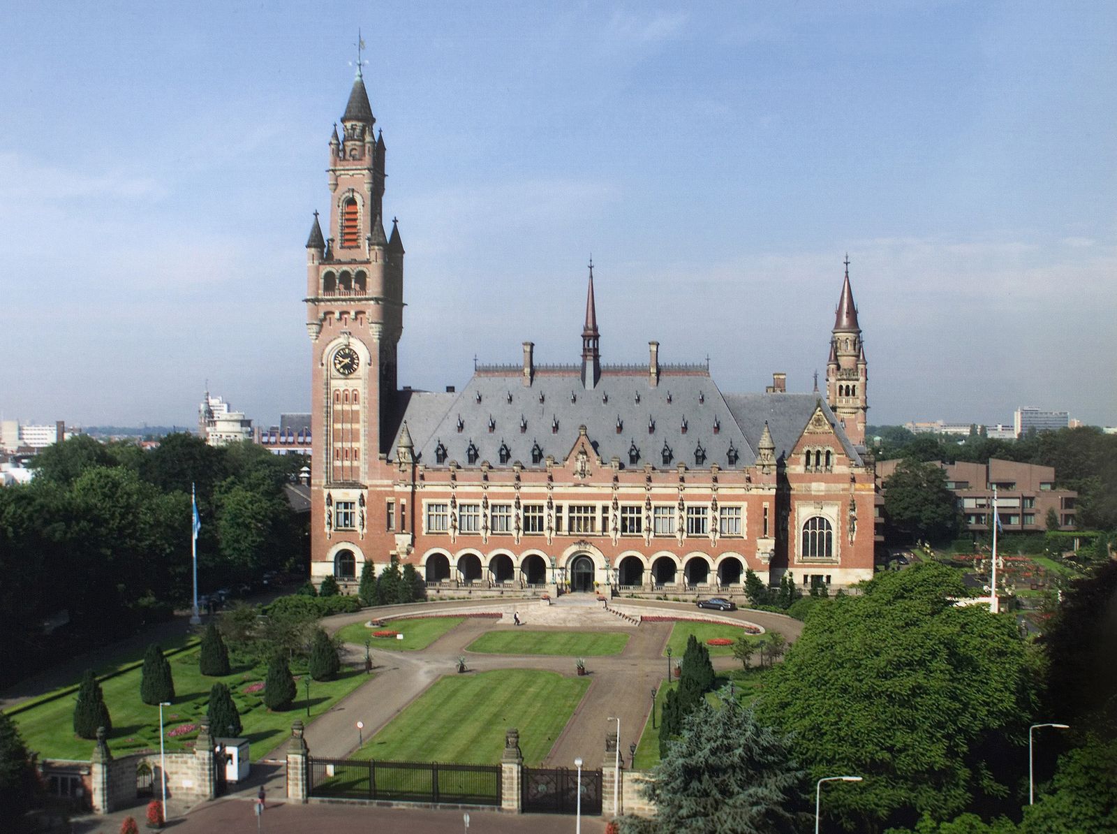 Дворец мира, где заседает Международный суд ООН. Фото: https://uk.wikipedia.org