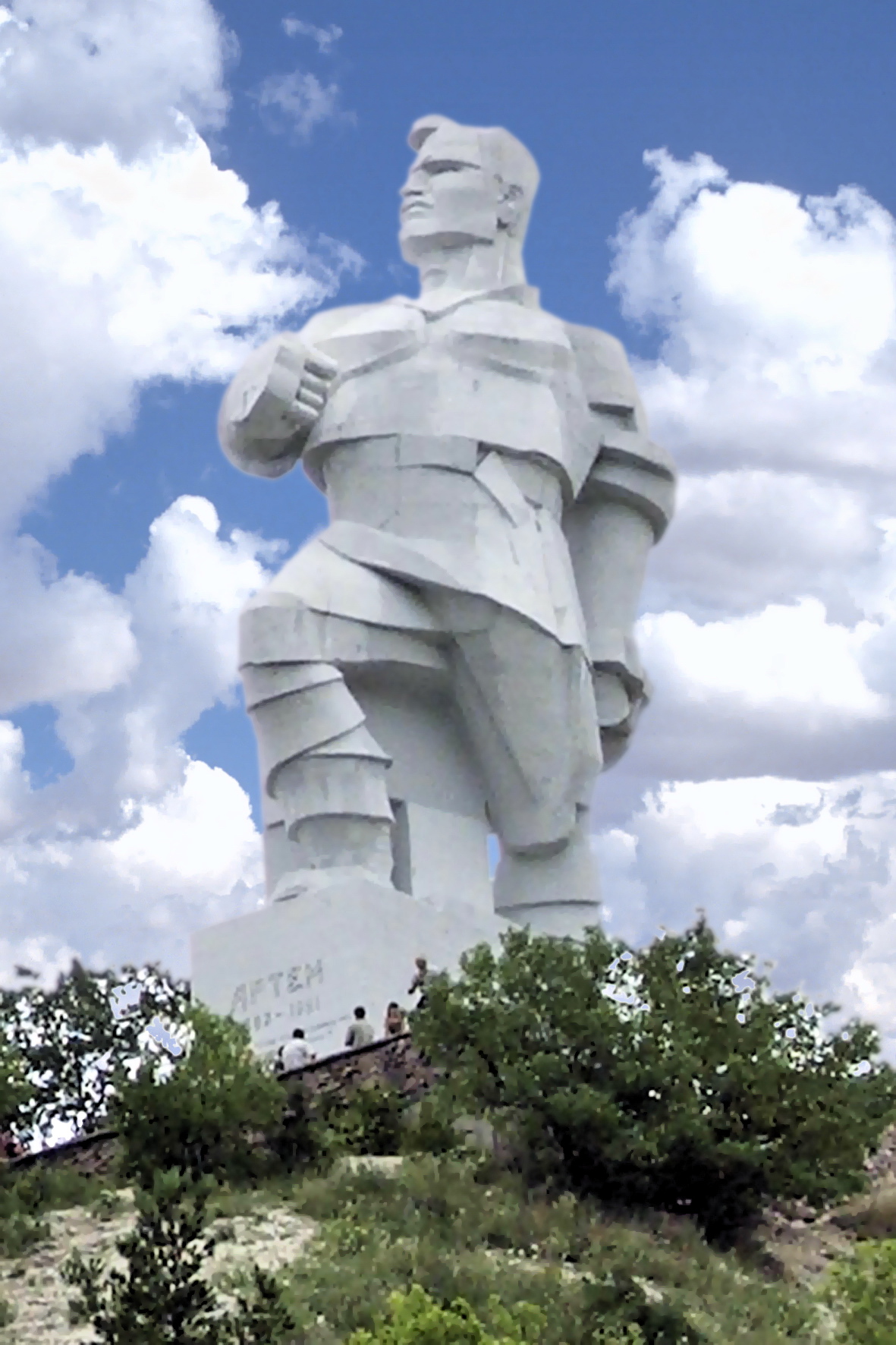 Найбільший у Європі пам'ятник більшовику Артему у стилі кубізму під декомунізацію не потрапив. Фото: SGIAZ - власна робота, CC BY-SA 4.0, https://commons.wikimedia.org/w/index.php?curid=62444036