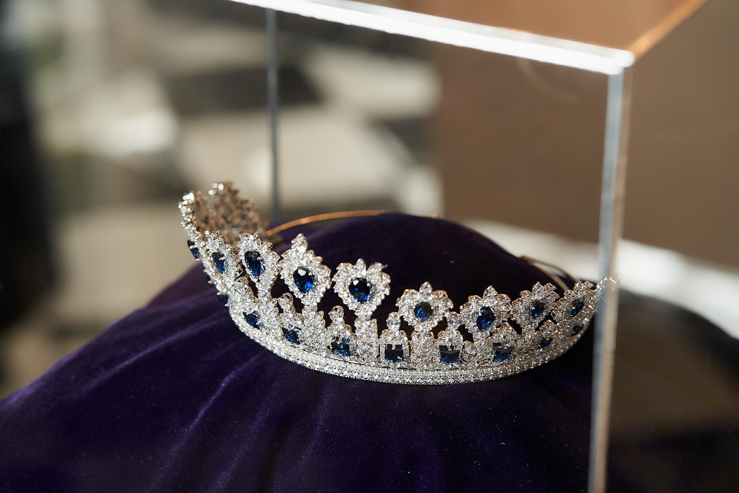 Корона для победительницы «Мисс Украина», которая стоит 3 миллиона долларов. Изготовлена ​​из белого золота и украшена 27 сапфирами и 1250 бриллиантами. Фото: предоставлен оргкомитетом «Мисс Украина»