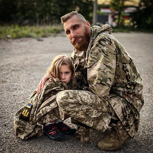 Павел Вышебаба с дочерью Зореславой. Фото: Instagram.com/vyshebaba/