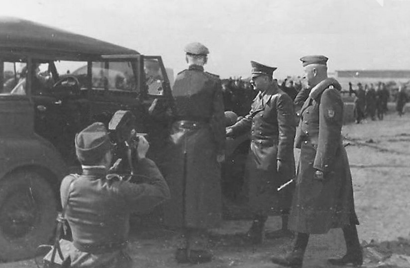 Чи то Гітлер, чи то його двійник у Запоріжжі. Лютий, 1943. Фото: wwii.space