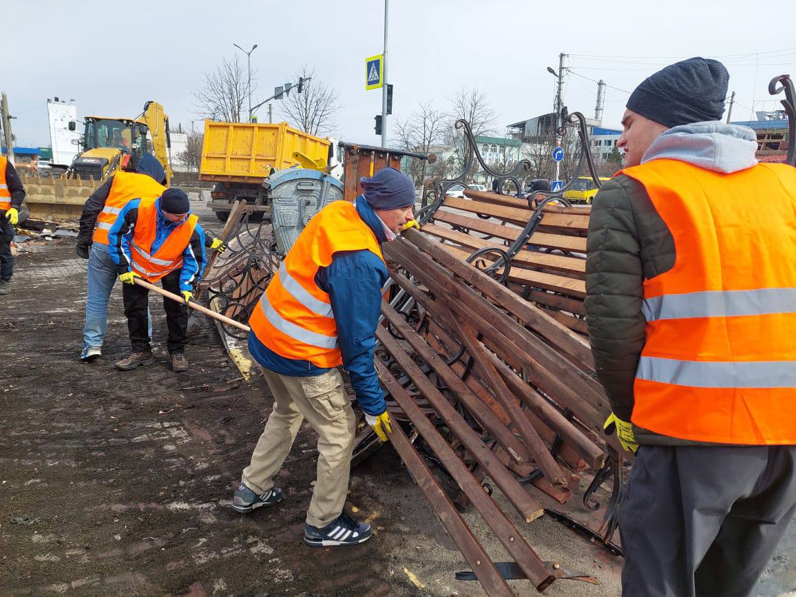 У Бородянці працюють щоденно близько 70 добровольців. І їхня кількість постійно зростає. Фото: t.me/dobrobat_in_ua/