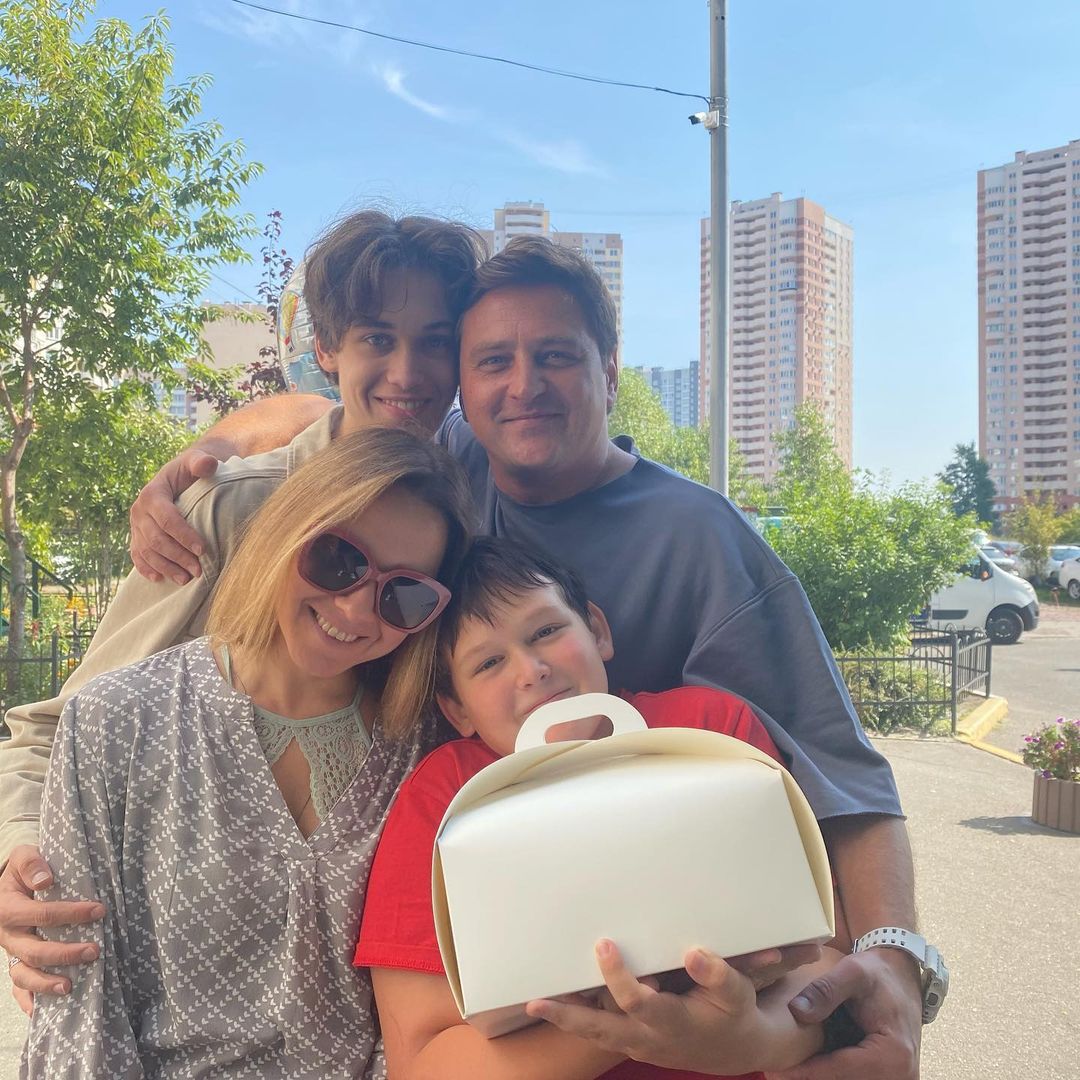 С бывшей женой Ксенией и сыновьями – Иваном и Василием. Фото: Instagram.com/sldovgenko/