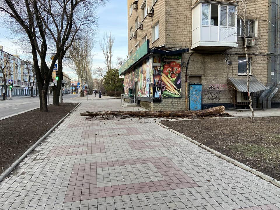 На улицах города практически нет прохожих. Фото: facebook.com/DonetskOperative