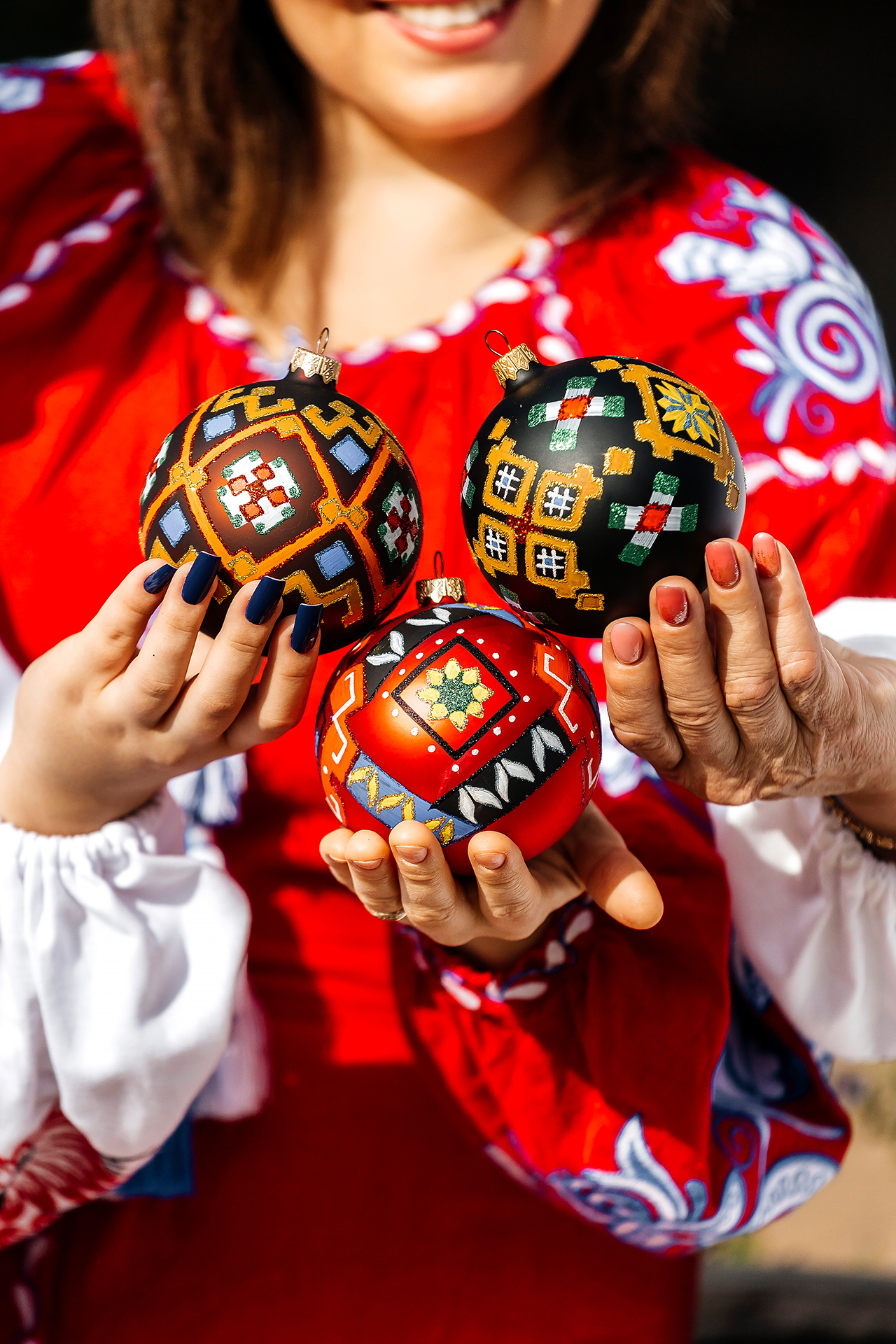 Набор елочных шаров "Гуцульщина" из серии "Регионы Украина". Фото: предоставлено Мариной Гукасовой