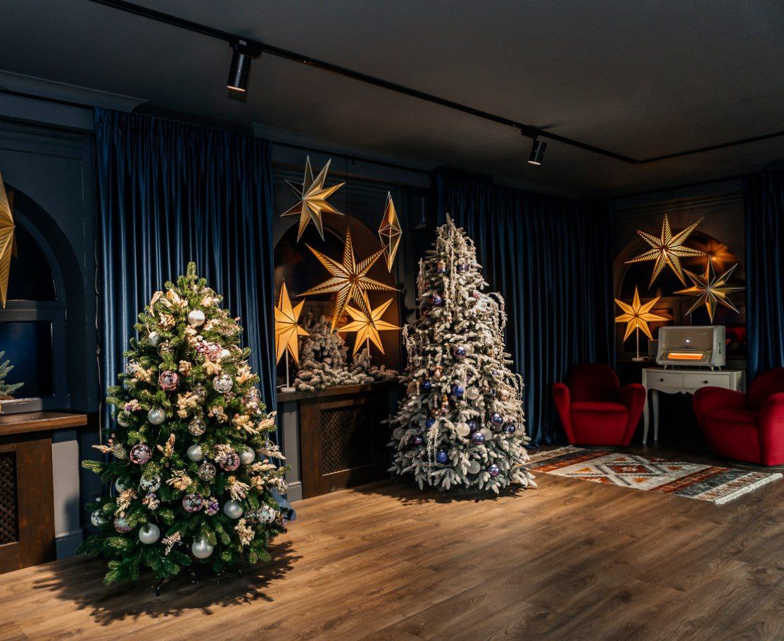 В «Имении рождественских историй» 7 по-разному украшенных елок. Фото: предоставлено Мариной Гукасовой