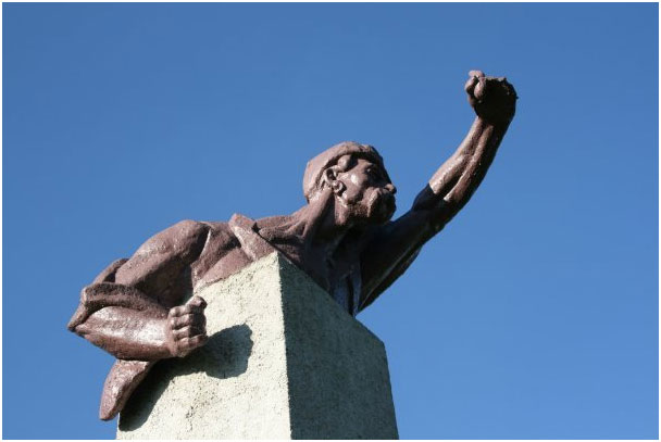 У Селидовому було встановлено першу на Донбасі пам'ятник українському козацтву. Фото: shukach.com