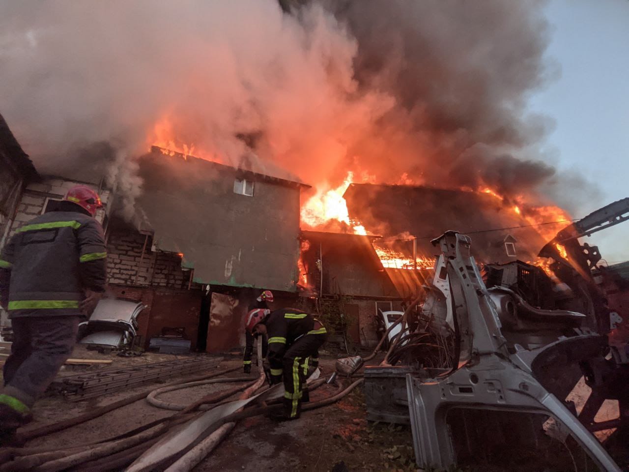 Пожар в одной из гостиниц Киева 6 мая: спасено 5 человек, 98 – эвакуированы. Фото: t.me/dsns_telegram