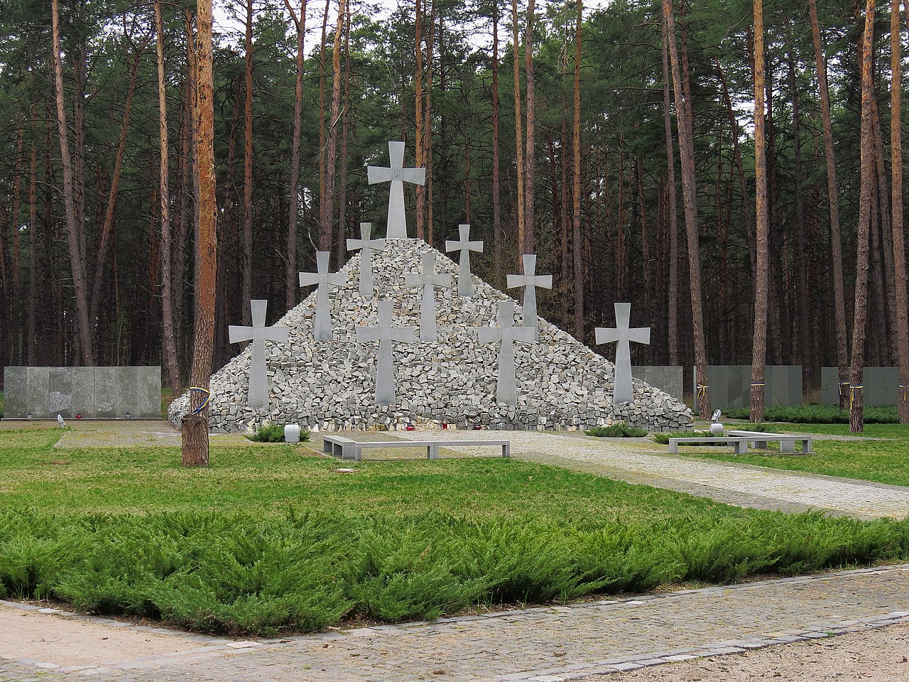Кладбище для военных планировали построить рядом с мемориалом 
