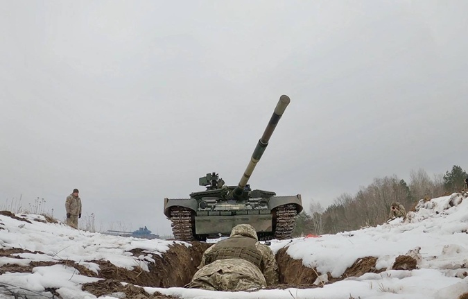 На танки з гранатою краще не кидатися, а використати протитанкову зброю. Фото: FACEBOOK.COM/MERKIEVA