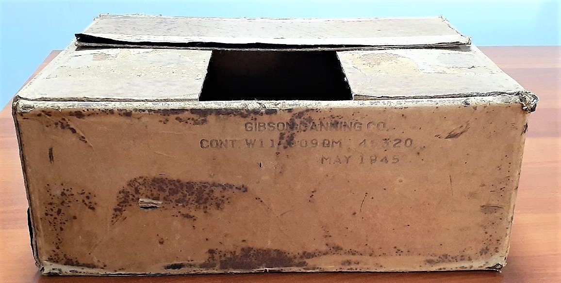 Зненацька для себе стара коробка стала цінним експонатом. Навіть напис не стерся - травень, 1945. Фото: facebook.com/choim.org